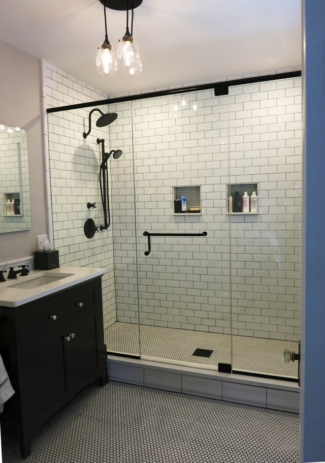 Black & White En Suite Remodel
