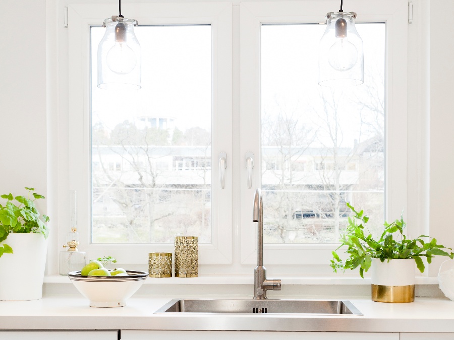 Replacing the Kitchen Window: Choose a Wood or Vinyl Window Frame?