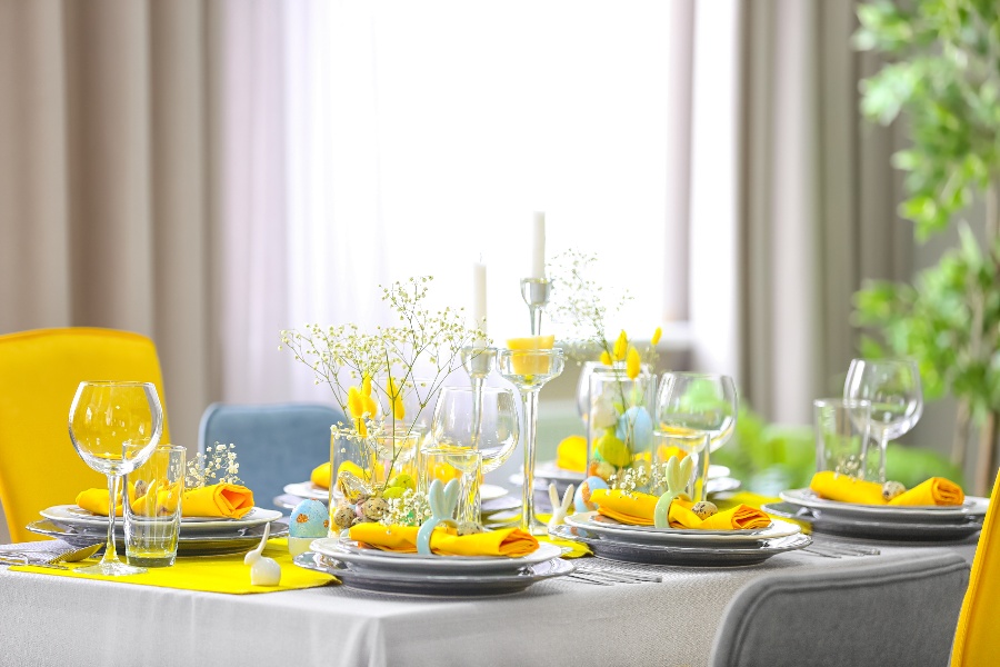 set a Beautiful Spring Table