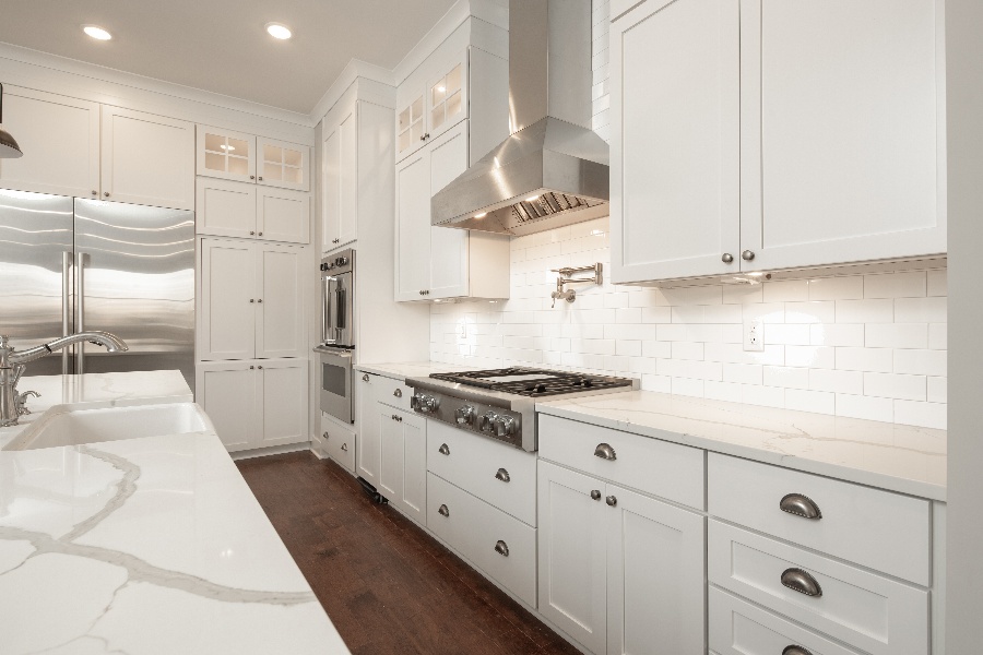 White kitchen cabinets