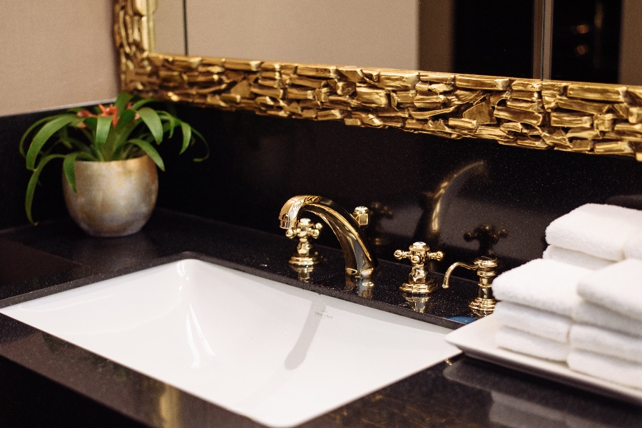 what makes a bathroom luxurious