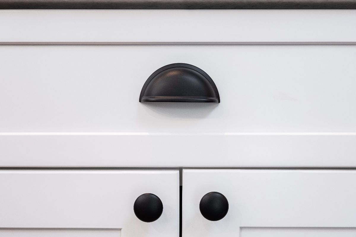 Why the Placement of Your Cabinetry Knobs and Pulls Matters.
