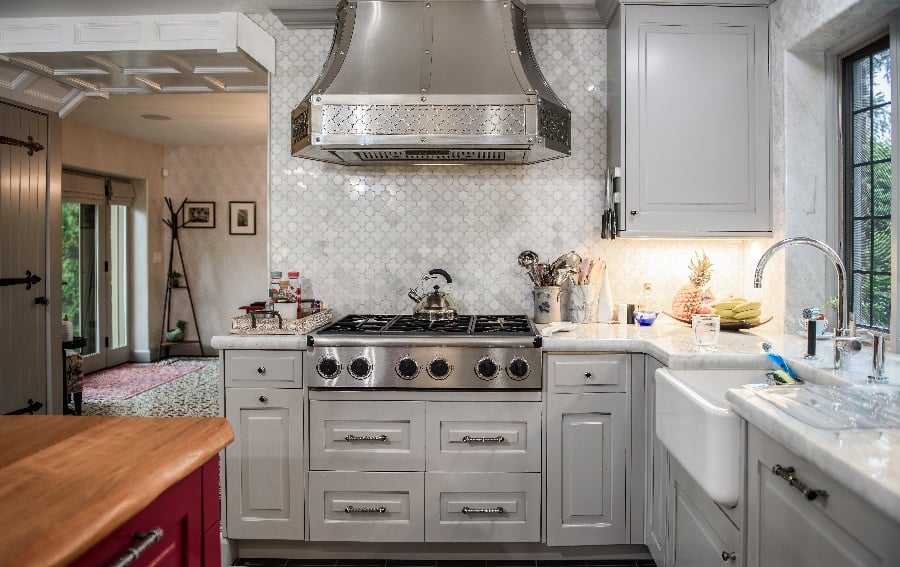 farmhouse sink